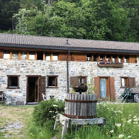 Alpstuga A L'oree Du Bisse *